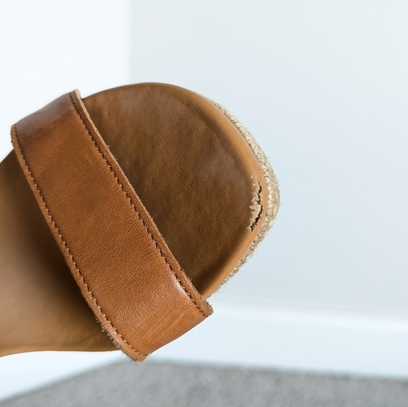 UGG Navee Wedge Tan Sandal sz 8 - Picture 7 of 7